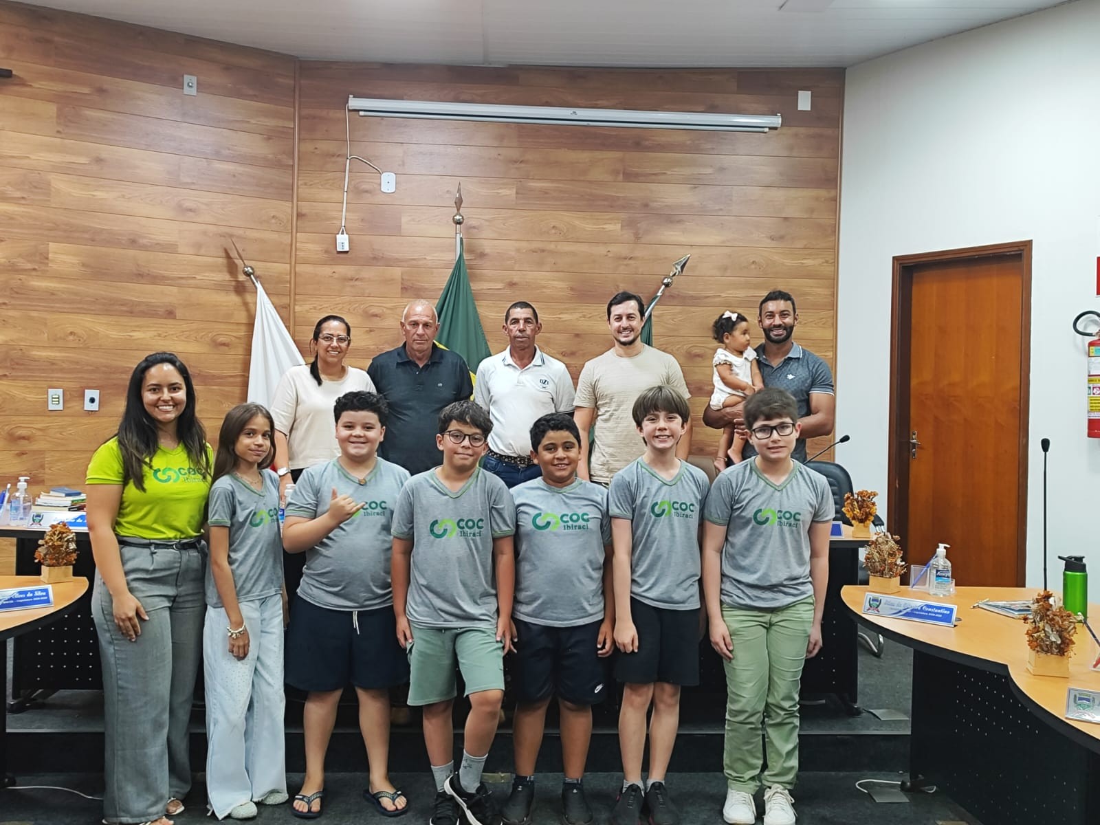 Alunos do 4º ano do Colégio Educ Ibiraci (COC) visitam a Câmara Municipal de Ibiraci